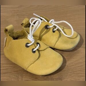 Piper Finn Yellow Leather Baby Crib  Shoes Sz 2 Oxfords First Steps